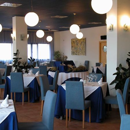 Hotel Villa De Estercuel Экстерьер фото