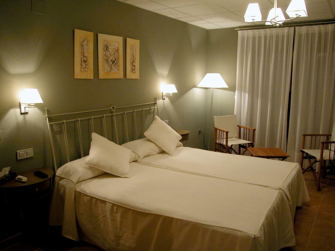 Hotel Villa De Estercuel Экстерьер фото
